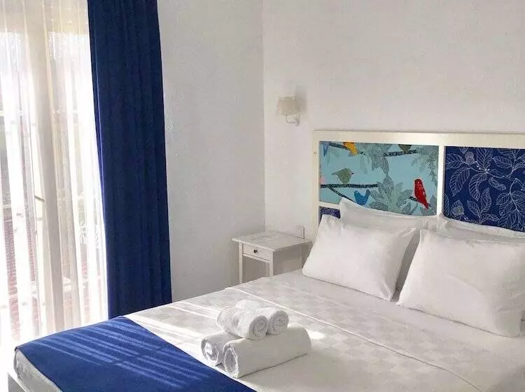 호텔 Yasemin Alacati Adult Only