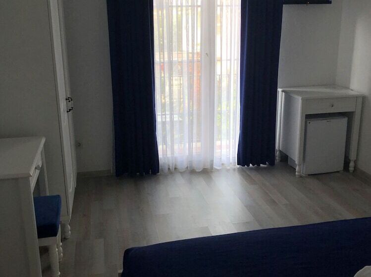 בית מלון כפרי Yasemin Alacati   Adult Only