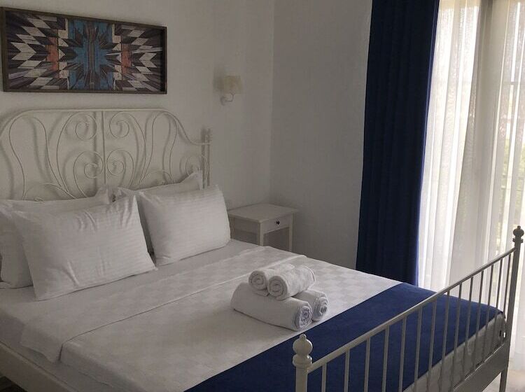 בית מלון כפרי Yasemin Alacati   Adult Only