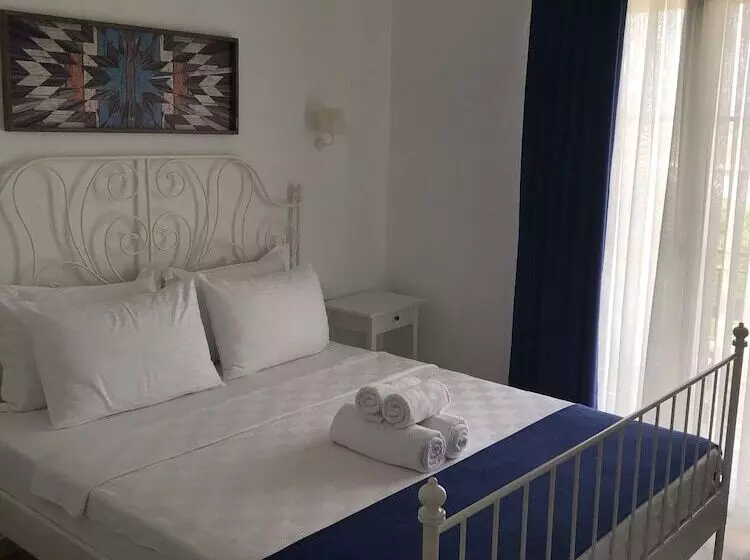 호텔 Yasemin Alacati Adult Only