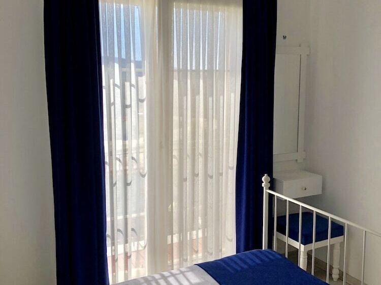 בית מלון כפרי Yasemin Alacati   Adult Only