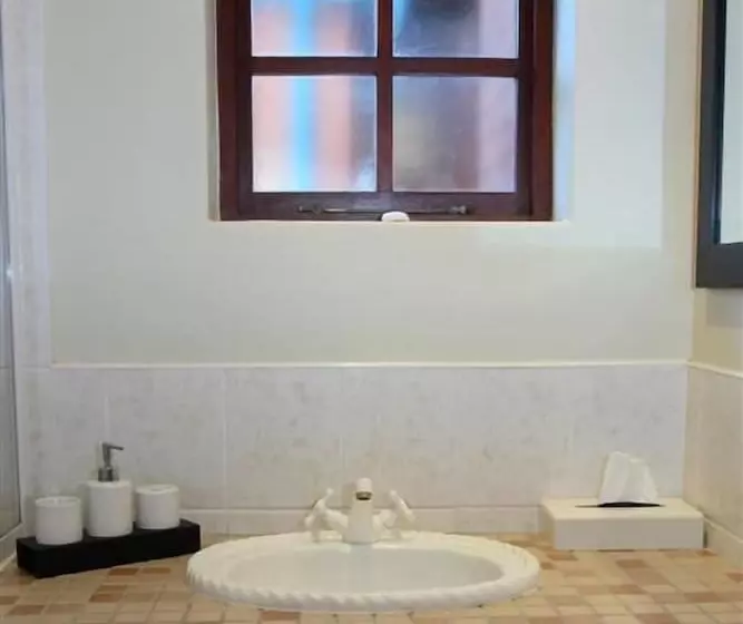 Пансион Dolphin Dunes Guesthouse