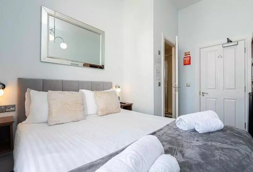 تختخواب و صبحانه Ocean Stays Hotel, Plymouth