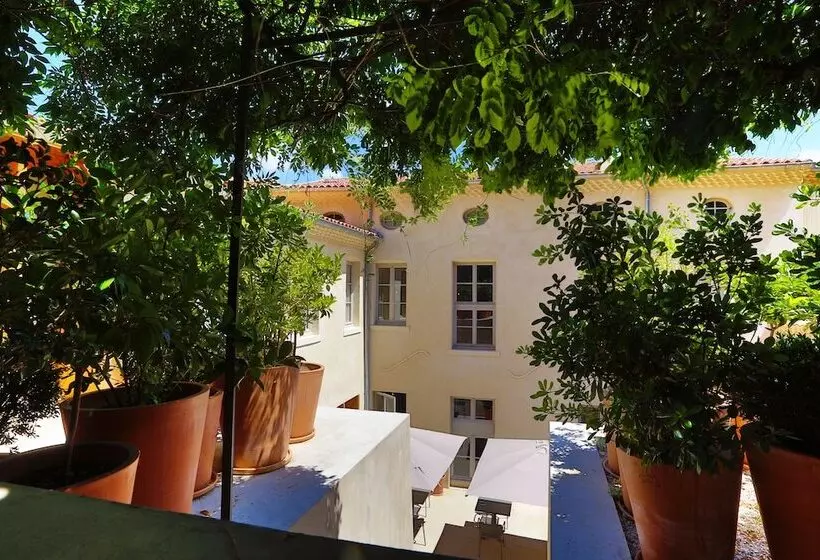 هتل Hôtel De La Villeon