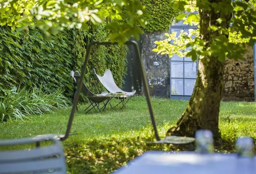 هتل Hôtel De La Villeon