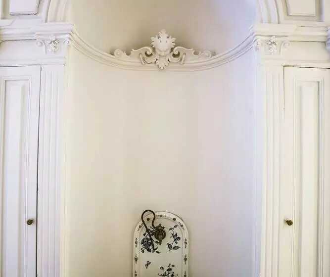 هتل Hôtel De La Villeon