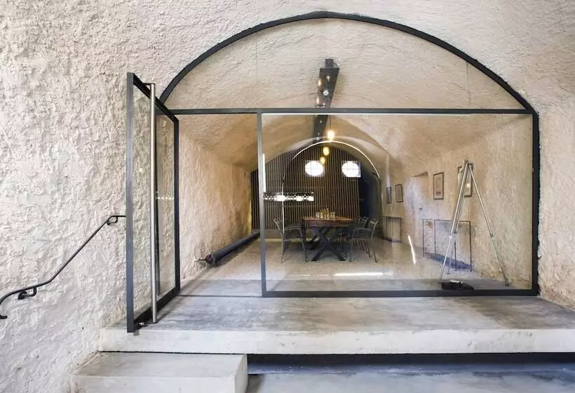 هتل Hôtel De La Villeon