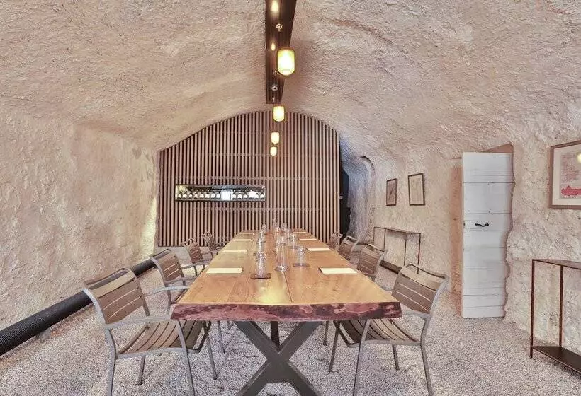 هتل Hôtel De La Villeon