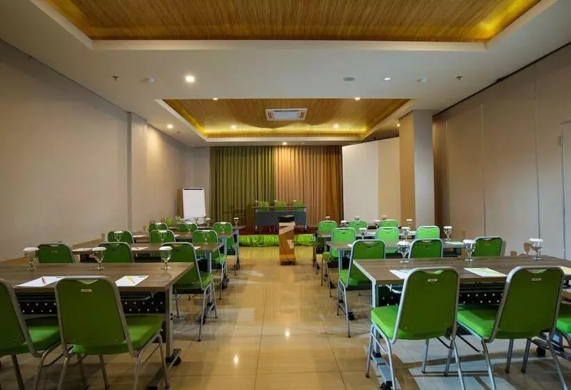 Ascent Hotel & Cafe Malang