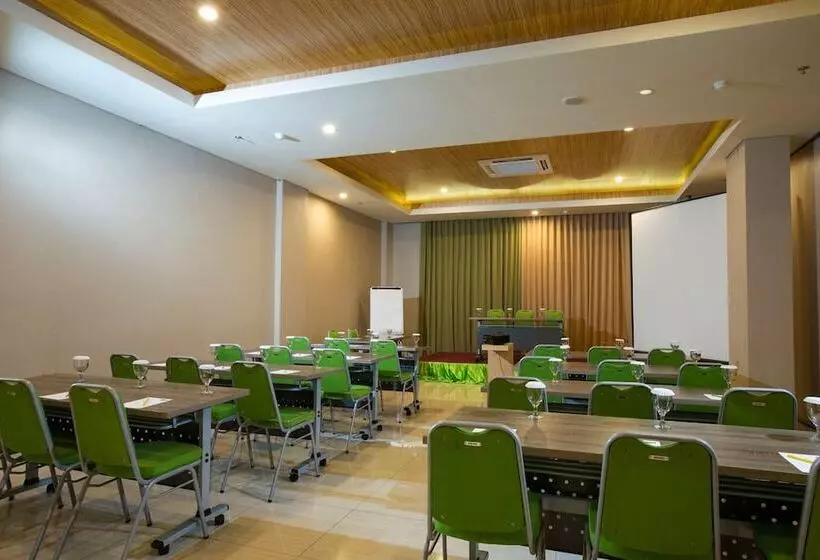 Ascent Hotel & Cafe Malang