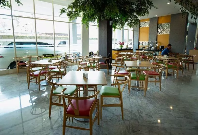 Ascent Hotel & Cafe Malang