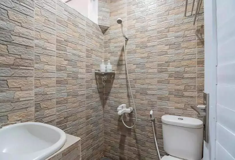 Hotel Reddoorz At Arwiga