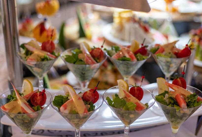 Отель Sandy Beach