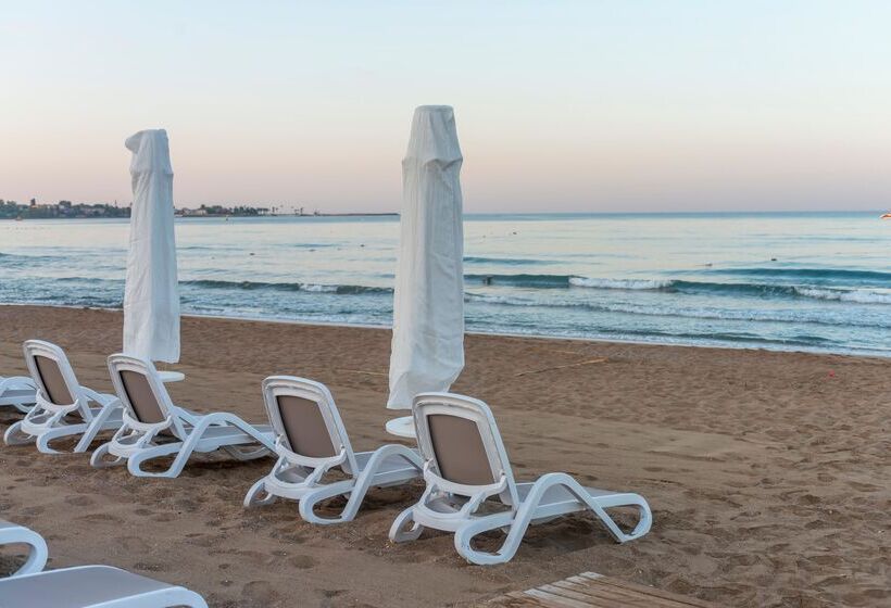 Отель Sandy Beach