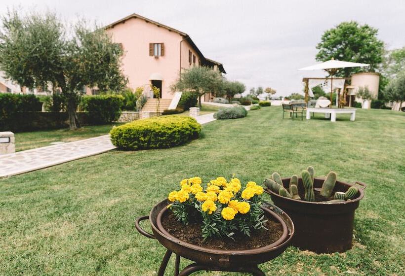 هتل Tenuta Marchesi Fezia