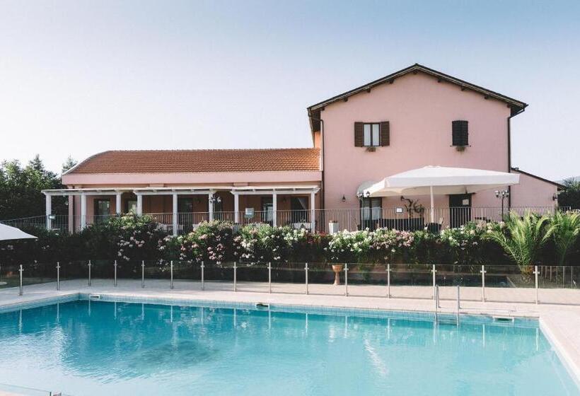 هتل Tenuta Marchesi Fezia