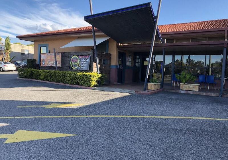 בית מלון כפרי The Club