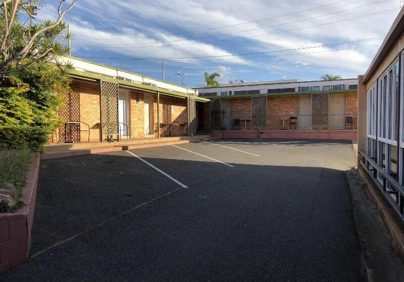 בית מלון כפרי The Club