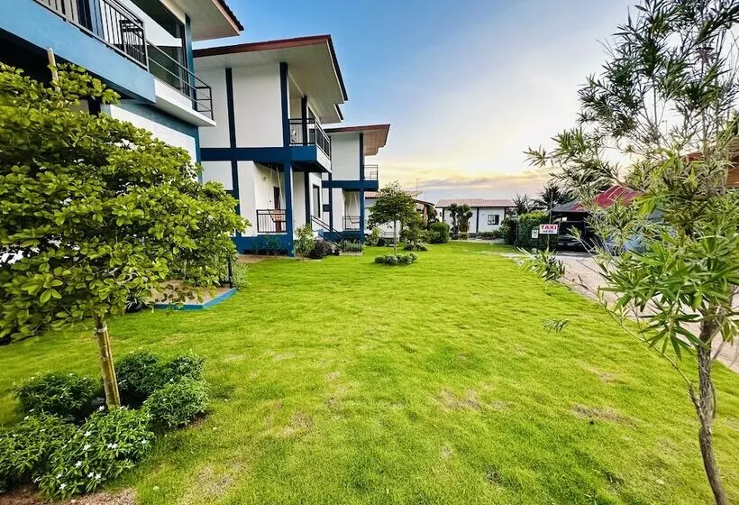 בית מלון כפרי The Scenery Beach Resort