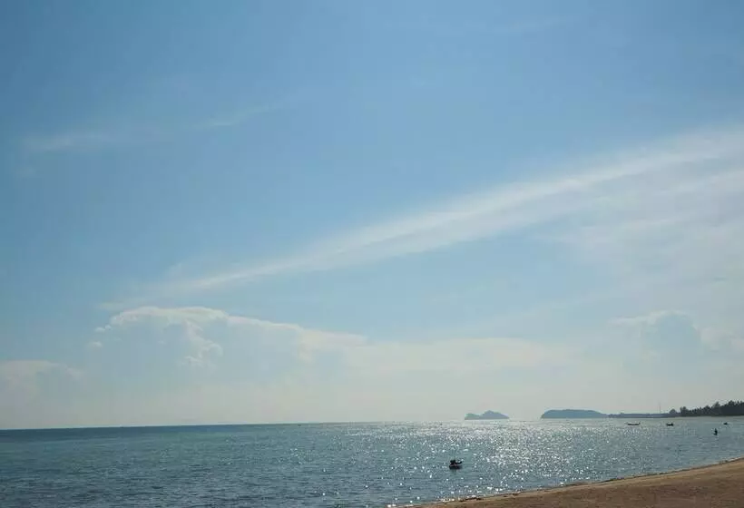 בית מלון כפרי The Scenery Beach Resort