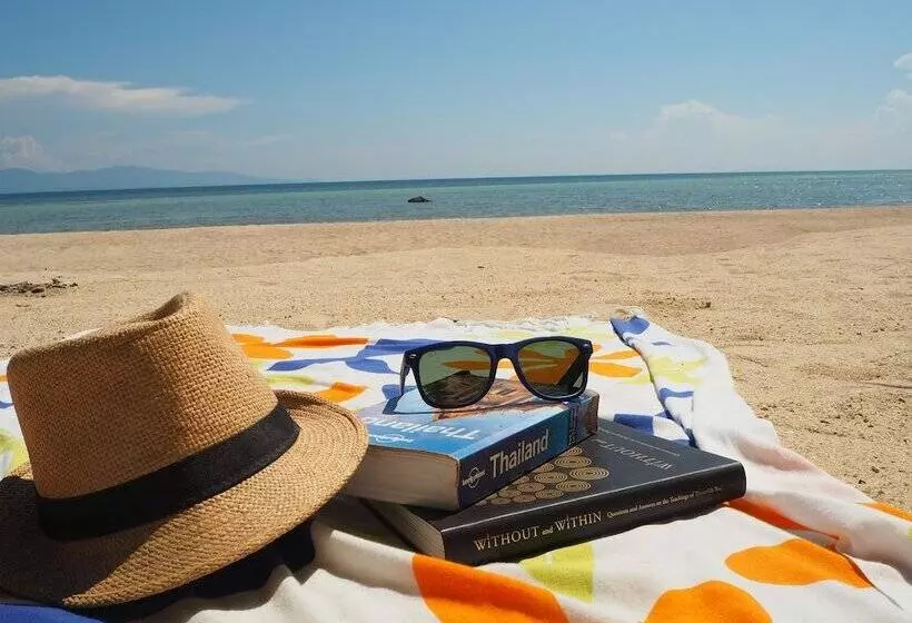 בית מלון כפרי The Scenery Beach Resort