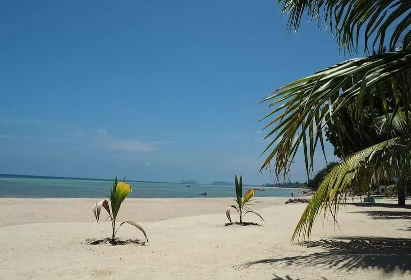 בית מלון כפרי The Scenery Beach Resort