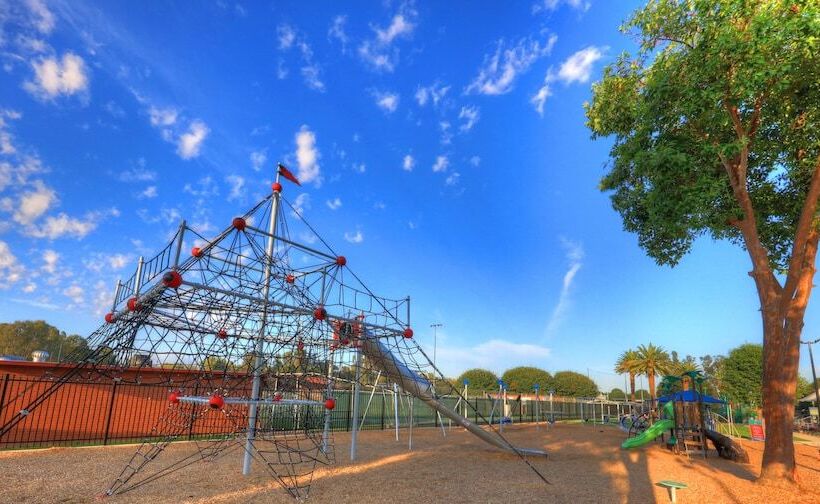 호텔 Yarrawonga Holiday Park