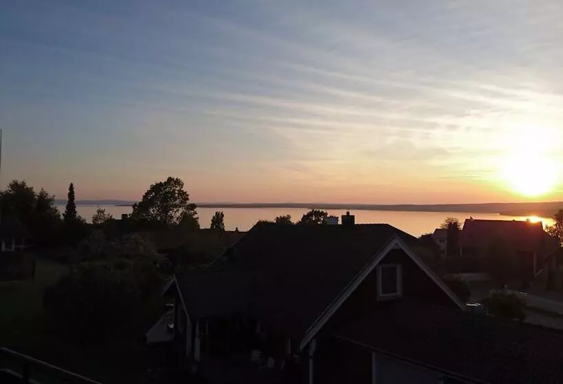 تختخواب و صبحانه Lustigsgården Boutique