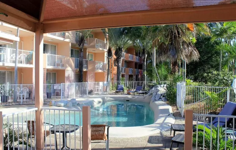 מוטל Rainbow Sands Resort