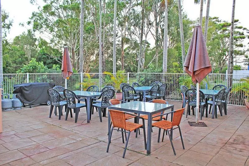 מוטל Rainbow Sands Resort