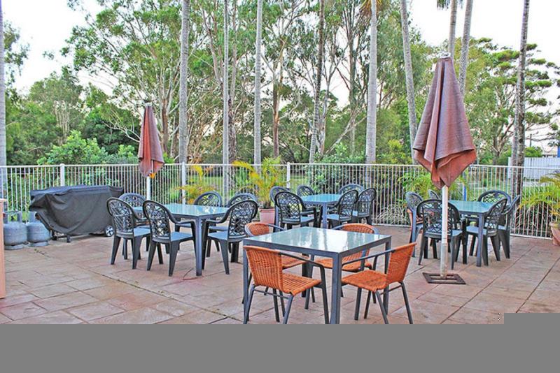 מוטל Rainbow Sands Resort