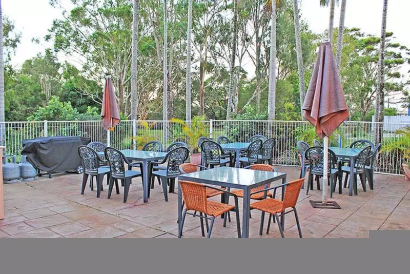 מוטל Rainbow Sands Resort