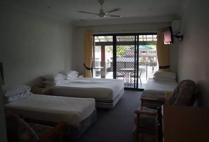 モーテル T's Tennis Resort