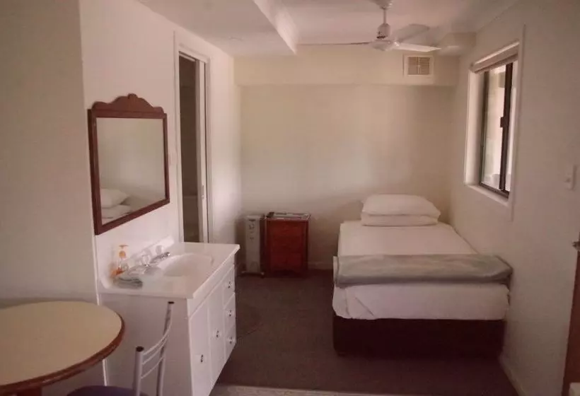 モーテル T's Tennis Resort