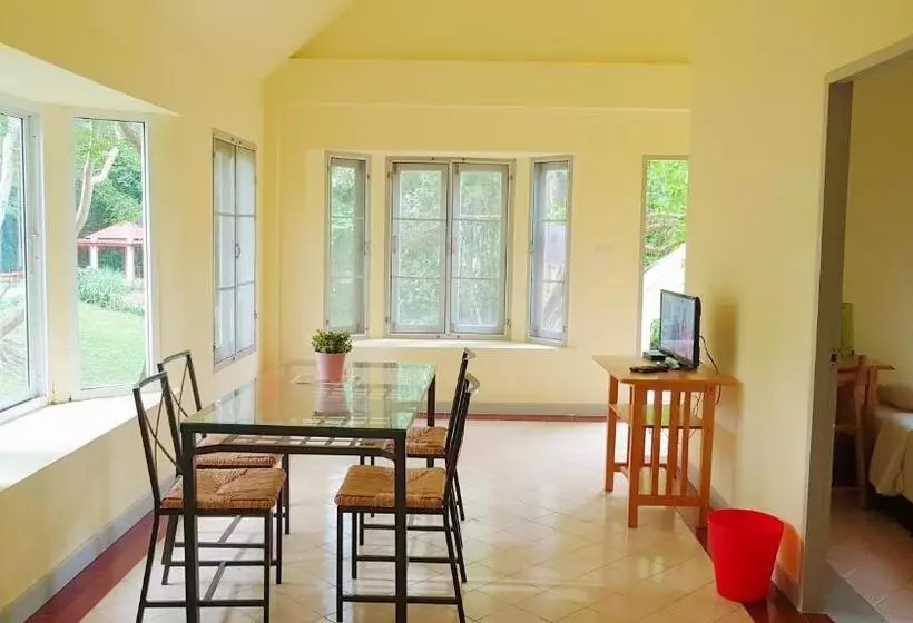 Brookside Valley Resort