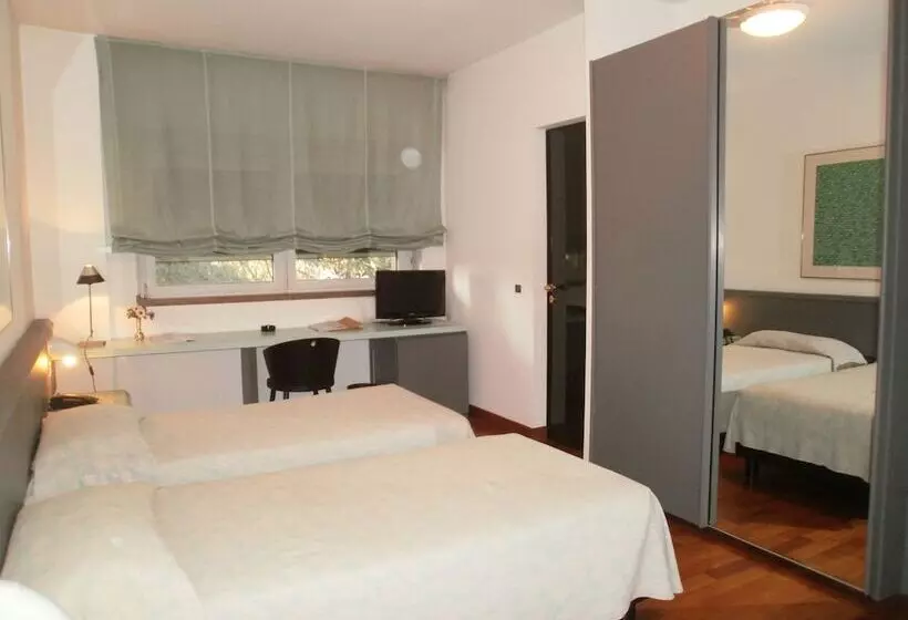 Отель Albergo Villa & Roma