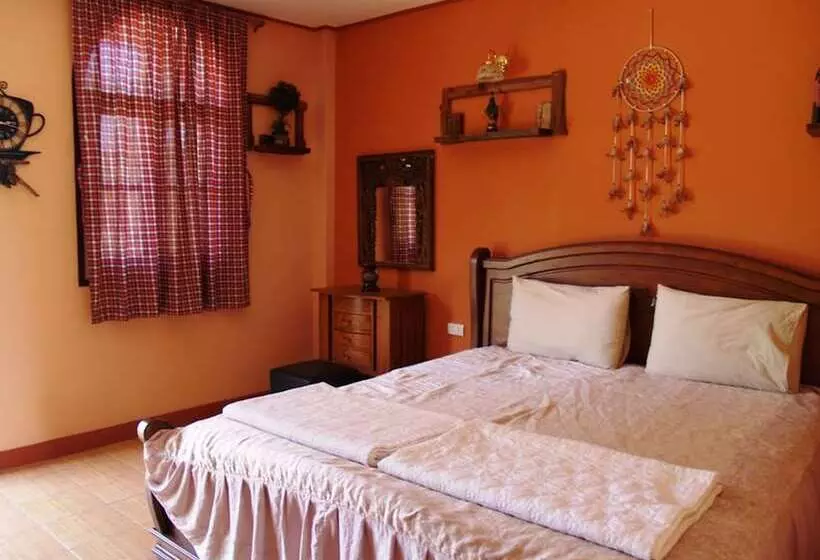 בית מלון כפרי Cowboy Farm Resort Pattaya