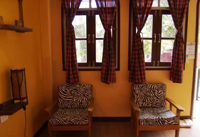 בית מלון כפרי Cowboy Farm Resort Pattaya