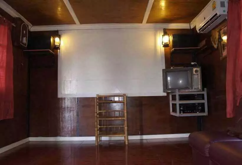 בית מלון כפרי Cowboy Farm Resort Pattaya