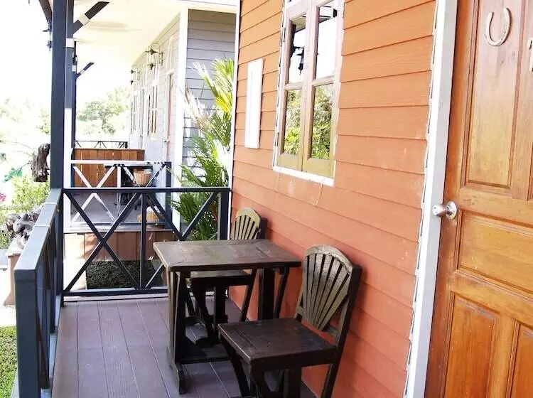 בית מלון כפרי Cowboy Farm Resort Pattaya