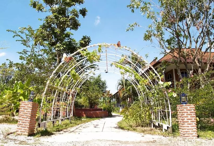 בית מלון כפרי Cowboy Farm Resort Pattaya