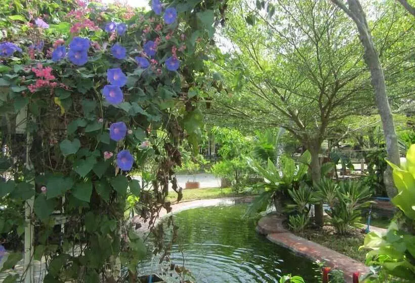 בית מלון כפרי Cowboy Farm Resort Pattaya