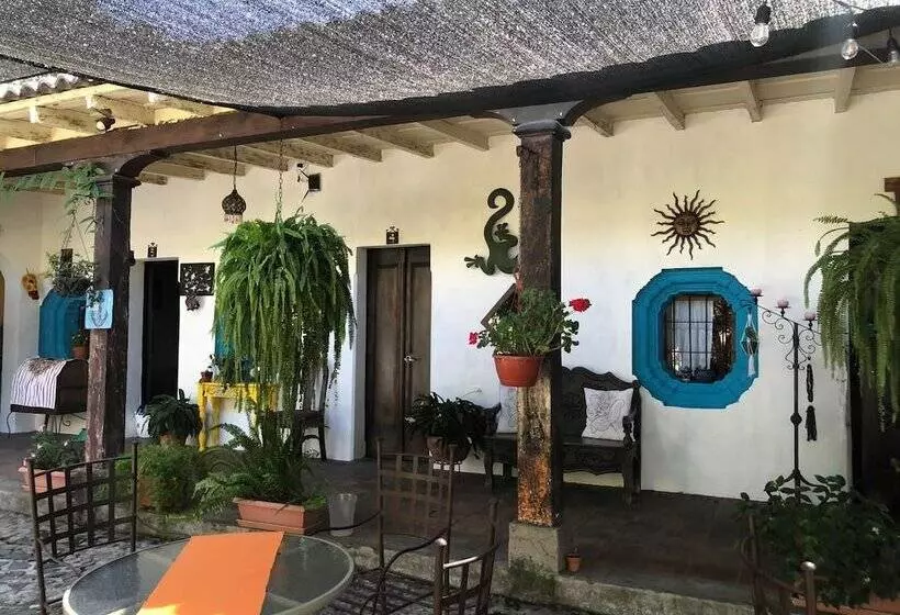 هتل Monasterio