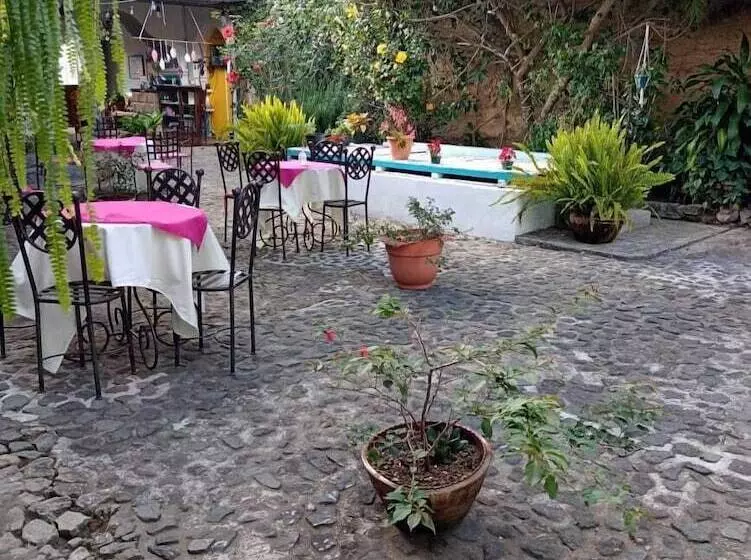 هتل Monasterio
