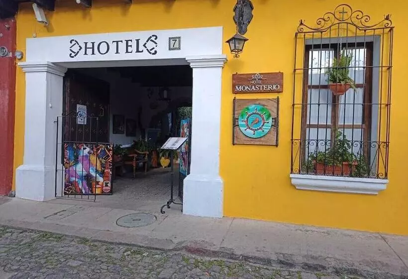 هتل Monasterio