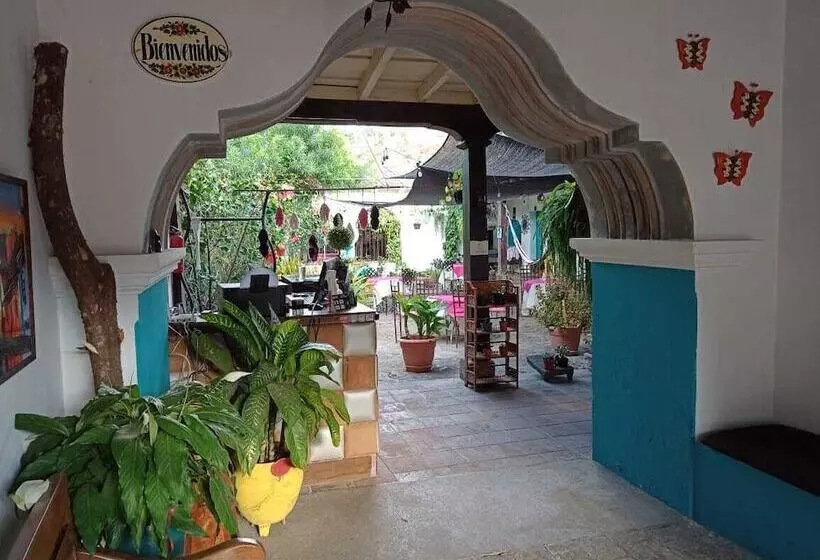 هتل Monasterio