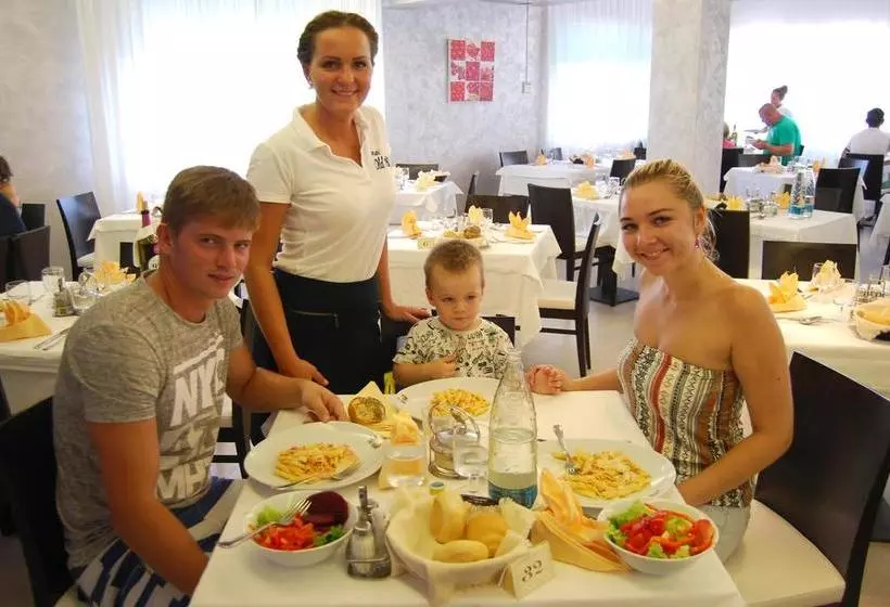 Отель Old River