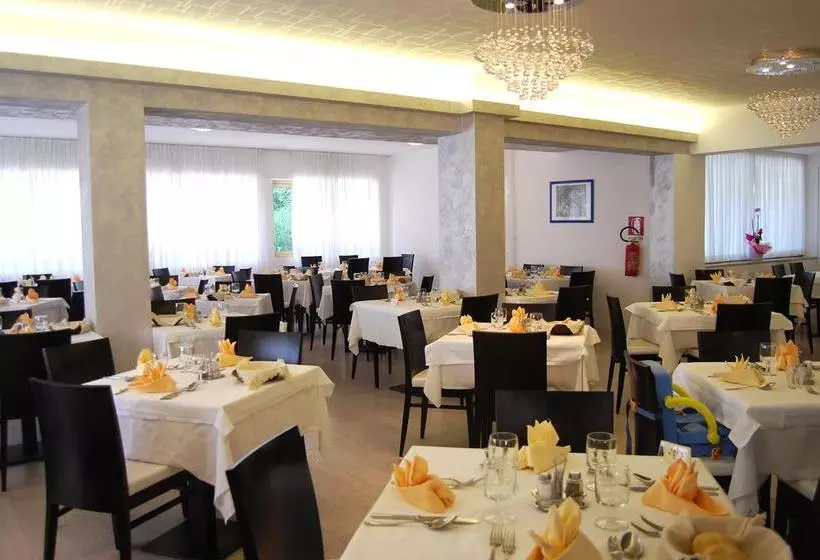 Отель Old River