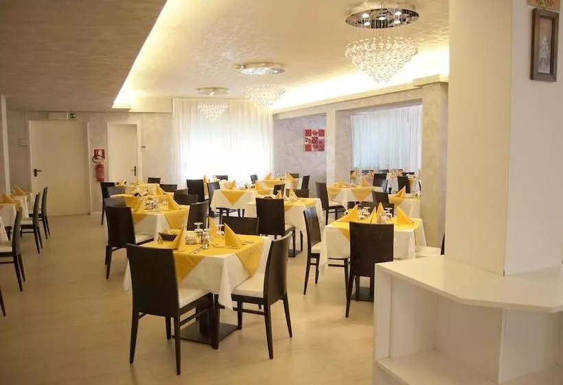 Отель Old River