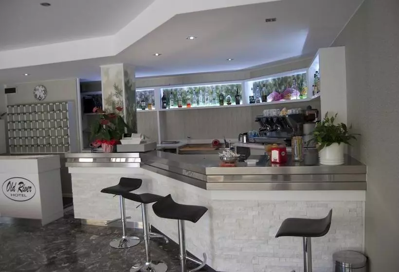 Отель Old River